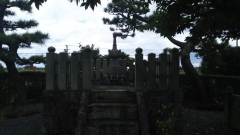 法秀院の墓